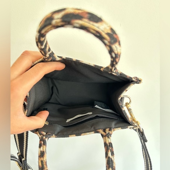 Leopard canvas small tote - Picture 3 of 5